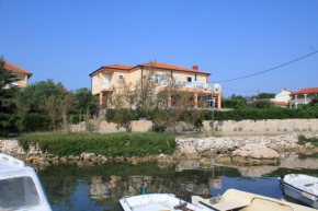 Apartments by the sea Ugljan - 829